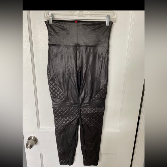 Spanx Black Quilted Faux Leather Leggings size M - Picture 2 of 6